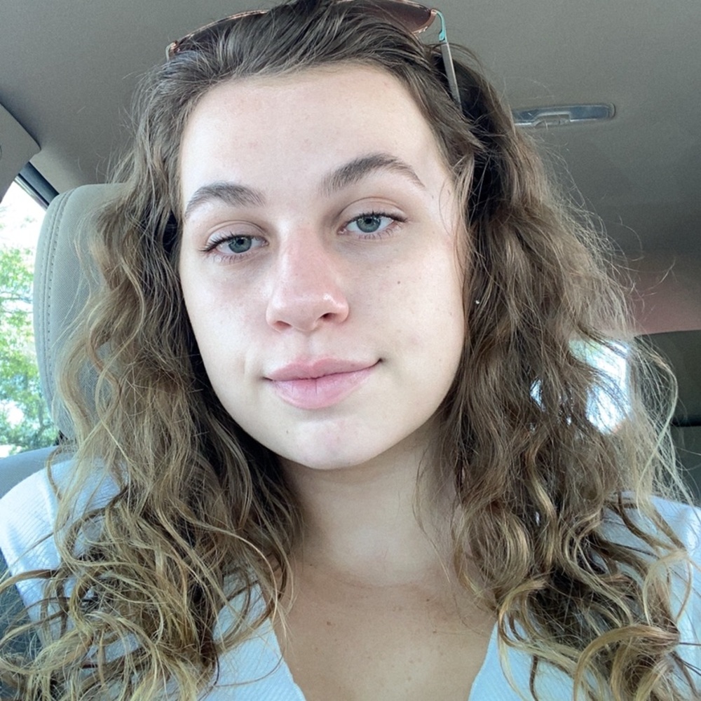 Meet your Posher, Chloe